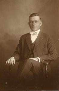 Photo of Max Dausin